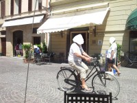 In biciletta nel corso di Senigallia In biciletta nel corso di Senigallia