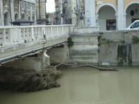 I residui sul fiume Misa di Senigallia dopo alcune piogge