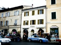 Il blitz di Precari United alla Cisl di Senigallia: Polizia e Carabinieri sul posto