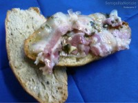 Goletta alla salvia e pane fresco
