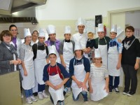 Foto di gruppo per i ragazzi del corso di pasticceria