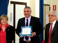 L'assessore Campanile riceve il premio per Senigallia al concorso "Ridurre Si Può nelle Marche" 2012/2013