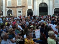 Il pubblico del CaterRaduno intervenuto all'inaugurazione in Piazza Roma
