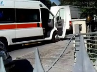 Incidente in via Cellini: il cancello sfondato