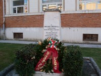 Il monumento che ricorda Girolamo Simoncelli a Senigallia