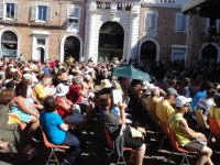 Il forte calore non ferma il popolo del CaterRaduno in Piazza Roma