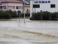 L'azienda Comar di Senigallia durante l'alluvione del 3 maggio 2014