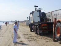 L'operazione di Guardia Costiera e Polizia Municipale sull'abbandono dei materiali in spiaggia a Senigallia