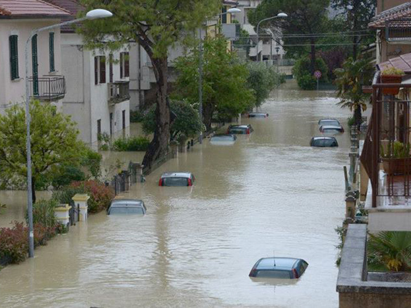 Teatro affollato per i rimborsi dei danni dell'alluvione di Senigallia - Senigallia Notizie