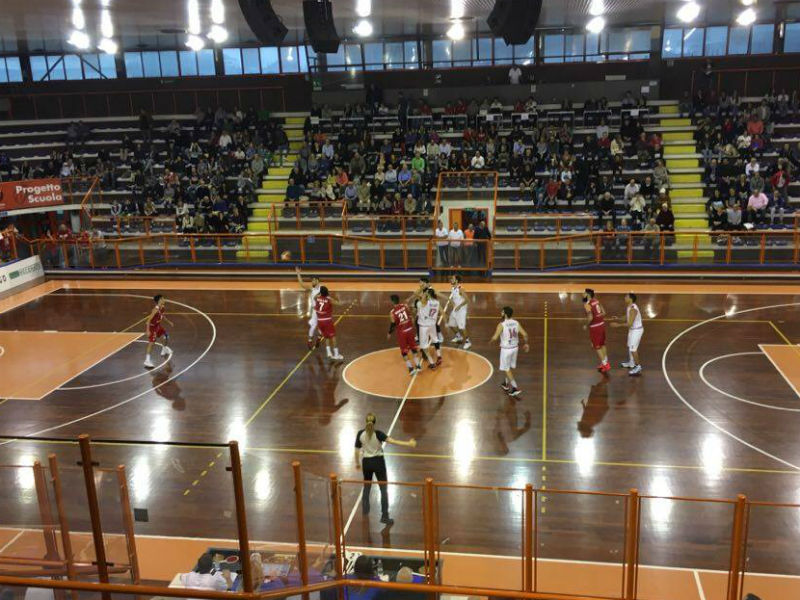 Basket: la Goldengas Senigallia crolla nell'ultimo quarto a Pescara - Senigallia Notizie