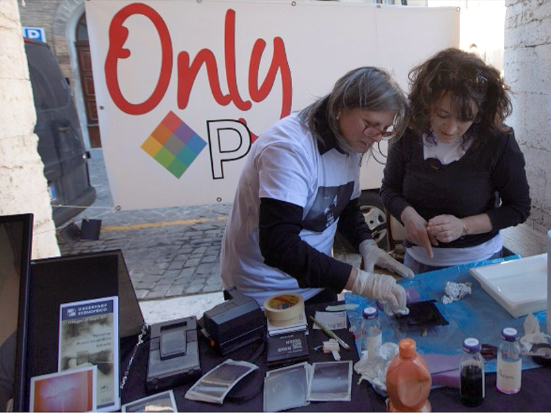 Esposti nella biblioteca di Senigallia gli scatti del gruppo Only Polaroid - Senigallia Notizie