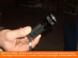 Torcetta di pessima qualità acquistata presso il parcheggio dell’ospedale. La qualità migliora al parcheggio di Piazza delle Erbe (foto ANSIA - Afrokonsumo)