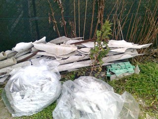 Lastre di amianto rotte rinvenute alla Cesanella di Senigallia