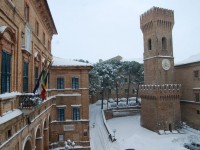 Neve a Ostra, Piazza dei Martiri