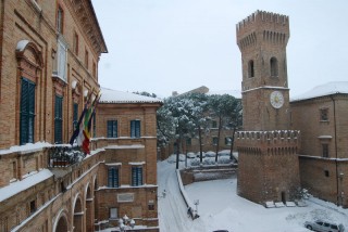 Neve a Ostra, Piazza dei Martiri