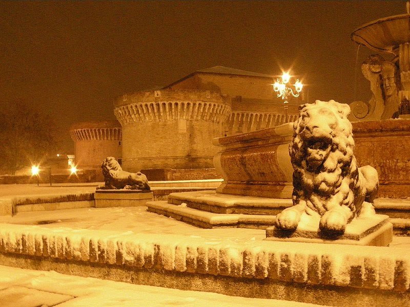 Piazza del Duca e la Rocca Roveresca di Senigallia sotto la neve