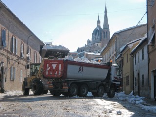 Sgombero di neve a Ostra Vetere
