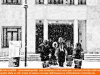 L'attesa davanti la ex Gil di Senigallia