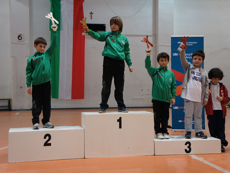 Giovani della scherma senigalliee sul podio