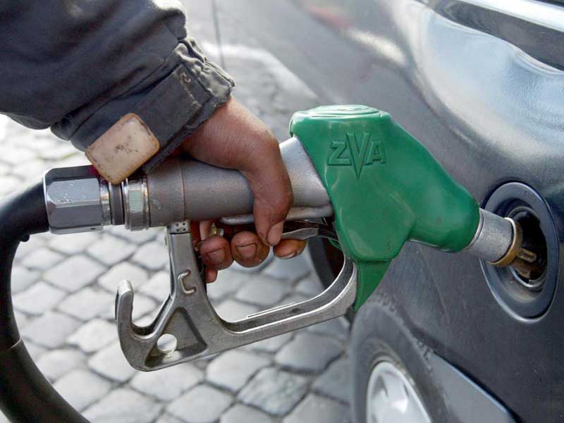 Pompa di benzina, carburanti, prezzi