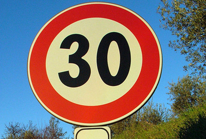 Cartello "limite 30 km/h"