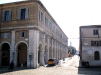 Un tratto dei Portici Ercolani a Senigallia
