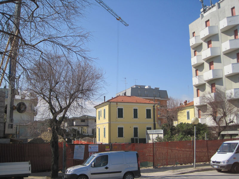 Demolito l'ex Mariachi di Senigallia