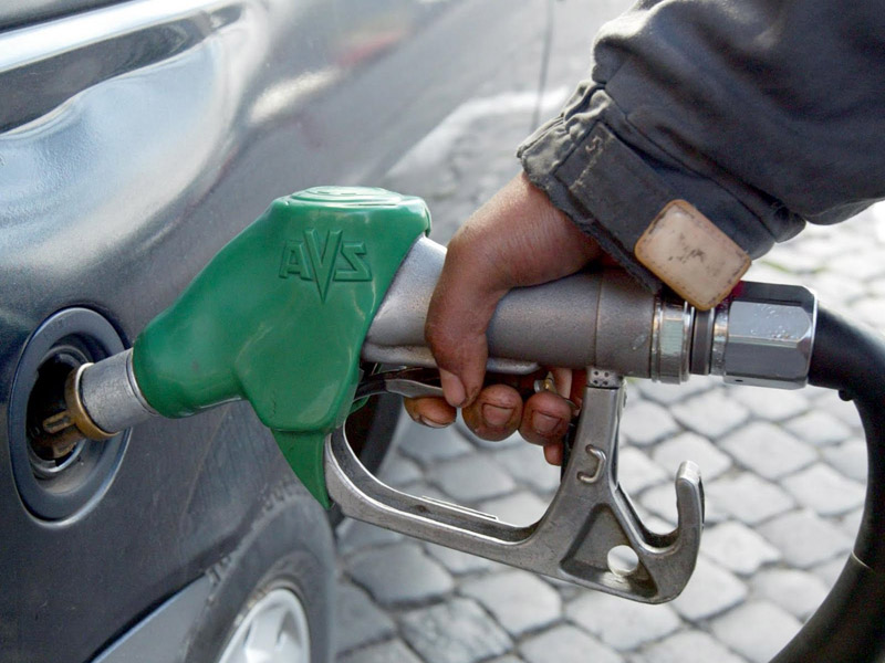Rifornimento di carburanti, prezzo, benzina, diesel, gasolio