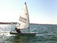Barca a vela categoria Laser in azione