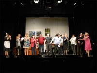 Applausi a fine spettacolo per la compagnia I Scavestri con 'n tern' al lott'