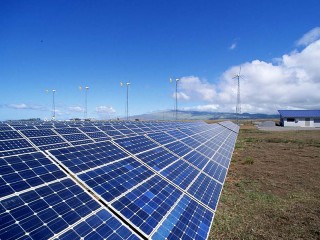 Fonti di energia rinnovabili: pannelli solari, pale eoliche
