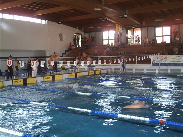Nuoto alla piscina delle Saline di Senigallia per il Meeting Rocca Roveresca