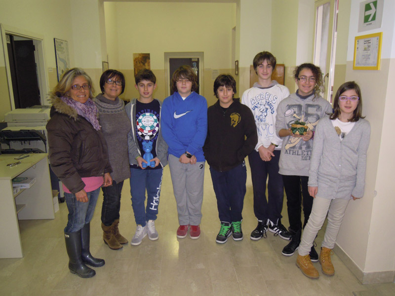 Gli alunni della scuola "G.Fagnani" per il progetto "La Scuola adotta un canile"