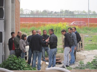 Polizia e Carabinieri dialogano con gli operai che protestano