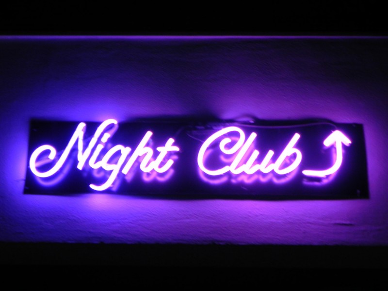 Insegna night club