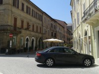 Auto parcheggiata in piazza Saffi a Senigallia