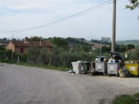 Bidoni per la raccolta differenziata in via delle Grazie, Senigallia