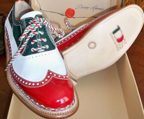 Le scarpe donate dalla Regione Marche a Giorgio Napolitano