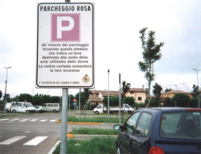 Segnale di "parcheggio rosa"