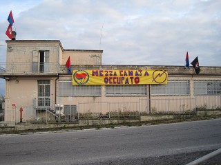 Occupazione dei giovani del Mezza Canaja allo stabilimento ex Ragno di Senigallia