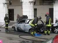 Incendio auto via Portici Ercolani, a Senigallia