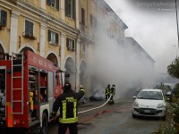 Incendio auto via Portici Ercolani, a Senigallia. Foto di Martina Bramucci