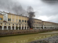 Incendio auto via Portici Ercolani, a Senigallia. Foto di Martina Bramucci