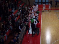 La Pallacanestro Senigallia saluta i tifosi dopo il successo