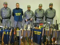 Le armi trovate dalla Guardia Forestale