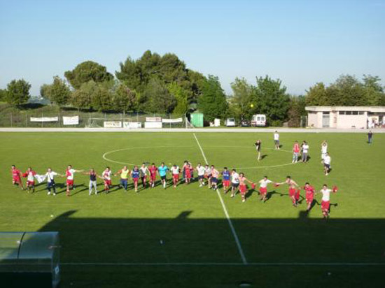 L'Avis Arcevia Caber di calcio a 11 festeggia la promozione in I categoria
