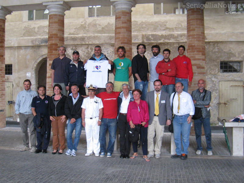 Gli organizzatori e partecipanti all'iniziativa "lascuolalporto"