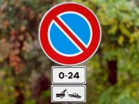 Segnale stradale per il divieto di sosta