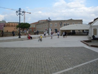 Piazza Del Duca semivuota durante Italia-Spagna