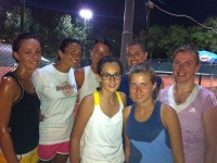 Un gruppo 'rosa' di partecipanti al torneo Pettinari di tennis